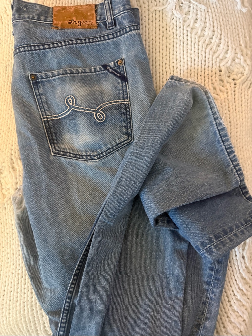 Lrg. Men’s distressed Jean